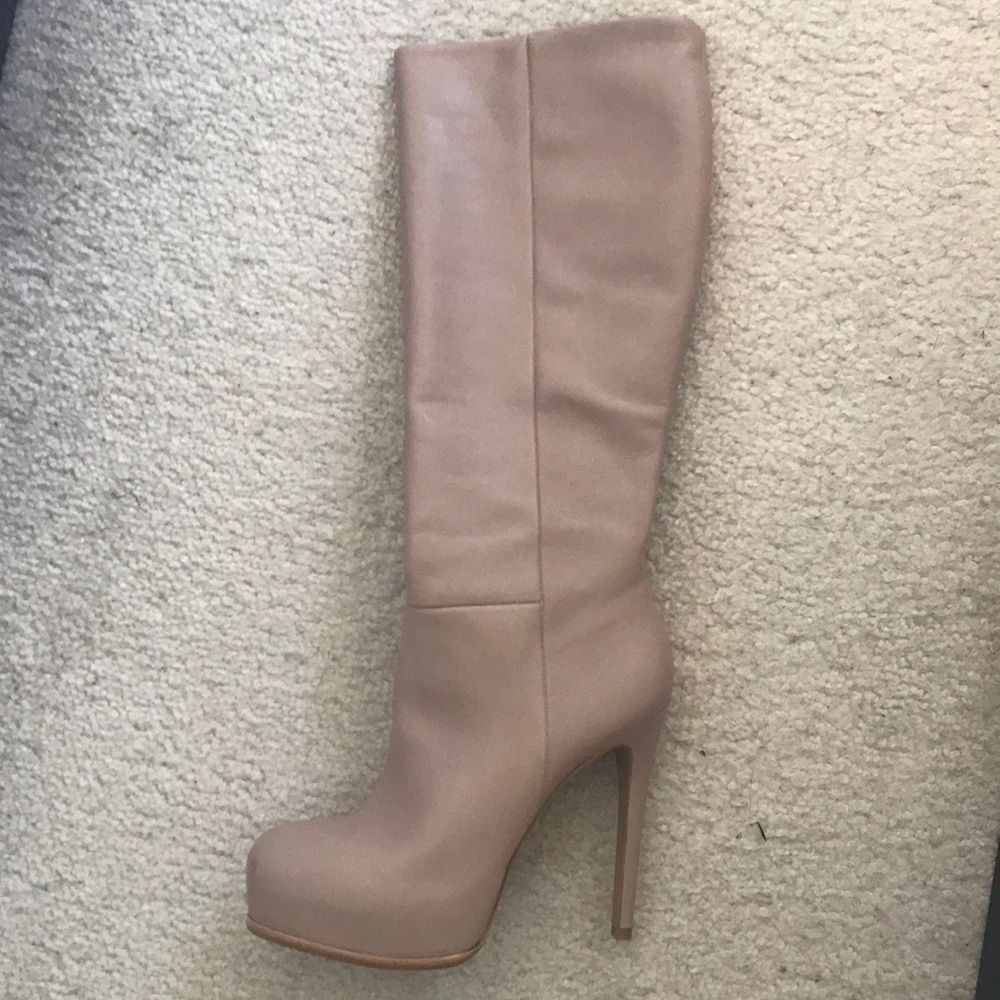 Pour La Victoire platform boot